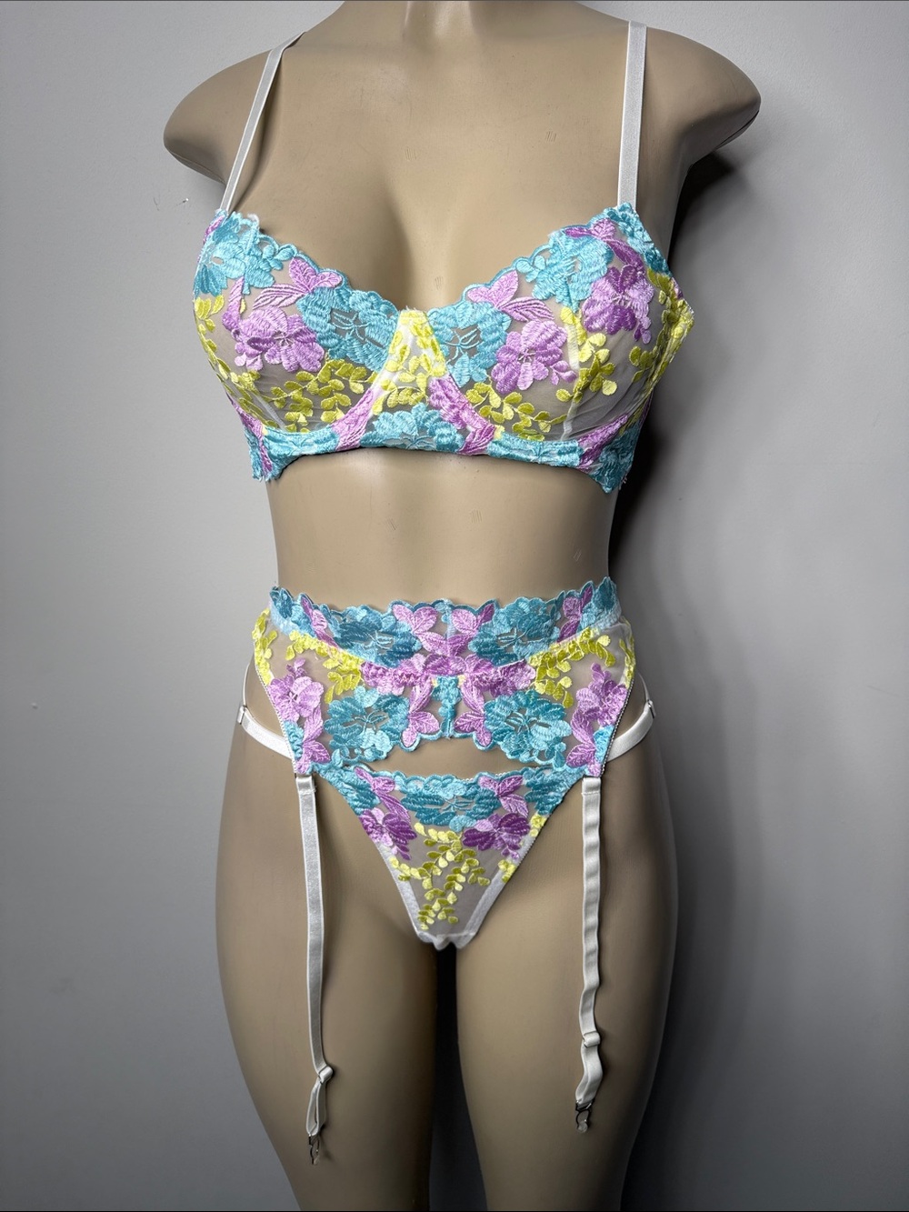 Delicate Floral Lace Bra & Garter Set - Pastel Multi